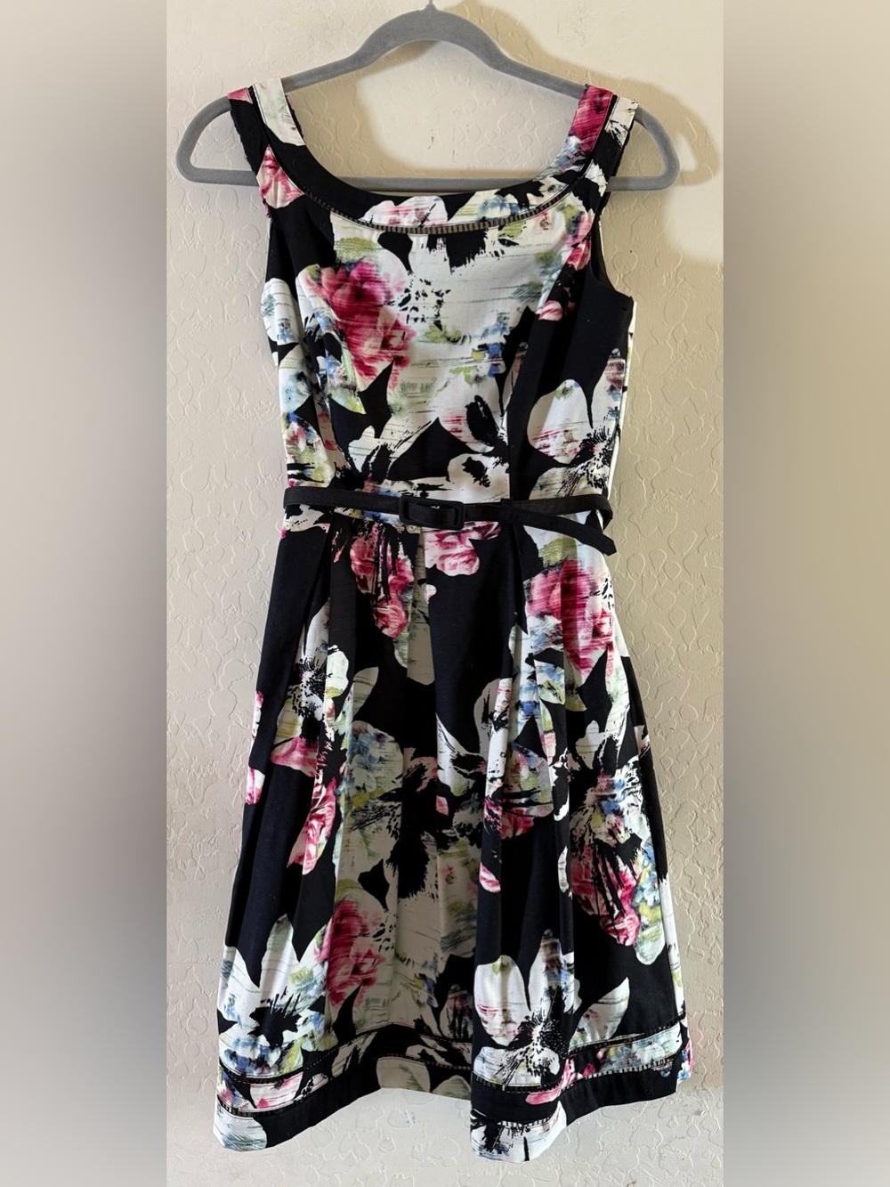 White House Black Market, size 2, cotton blend, sleeveless floral dress